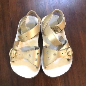 Super cute, barely worn Salt Water sandals Size 6